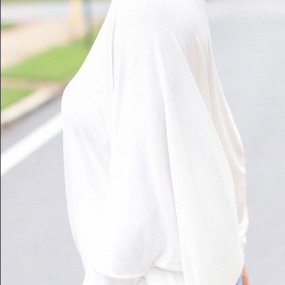 NEW! White Oversized Asymmetrical Top. Medium. - Picture 3 of 8